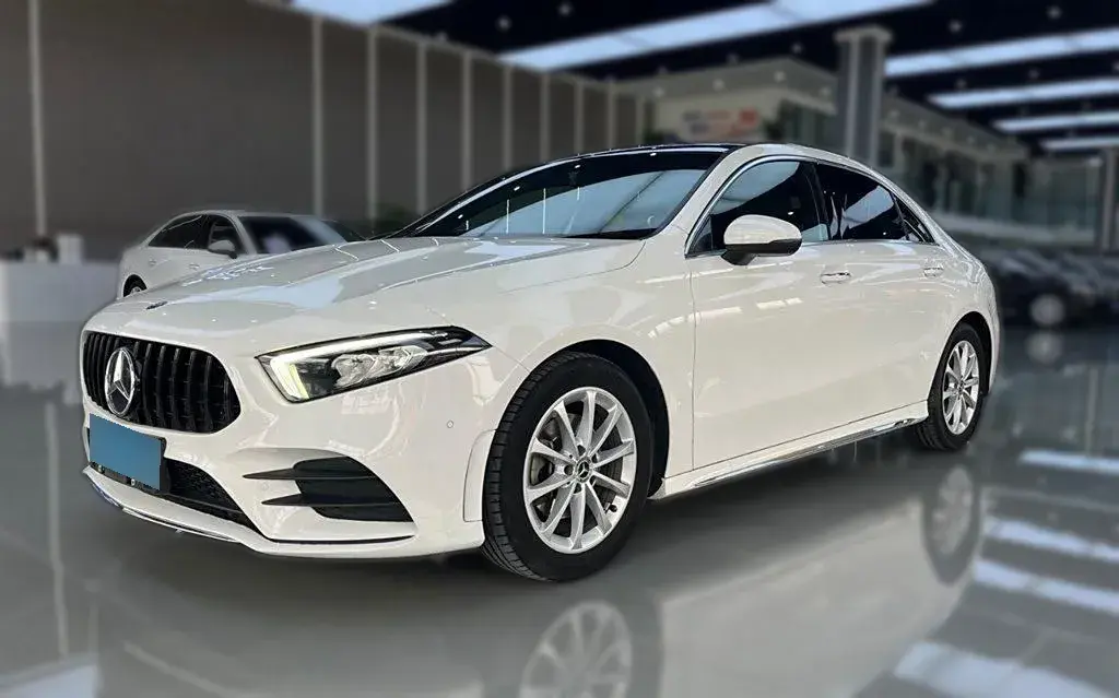 2019 Mercedes-Benz A Class 1.3T 163HP L4 7DCT