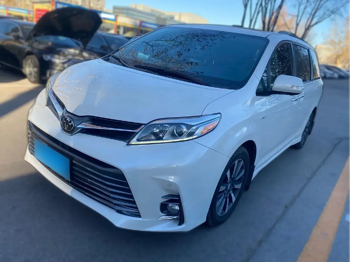 2015 Toyota Sienna 3.5L 269HP V6 6AT
