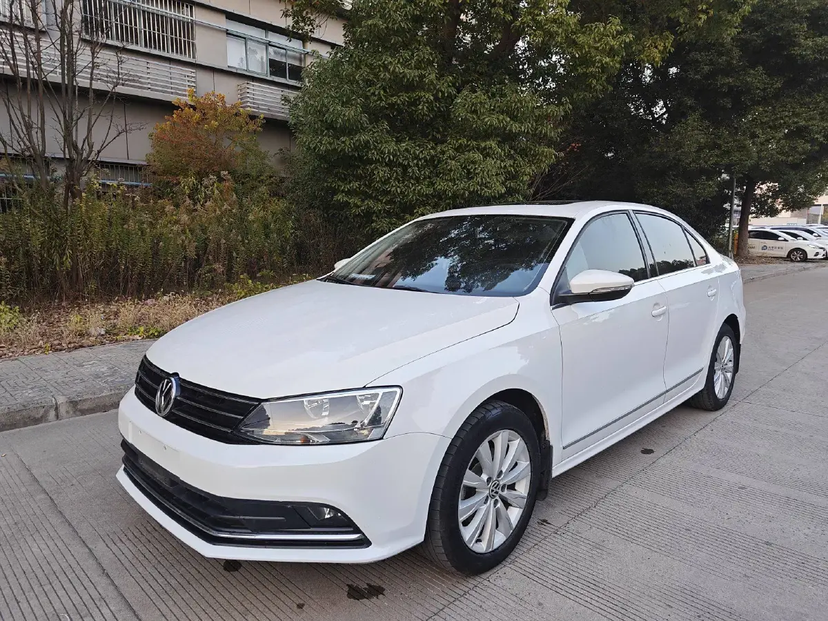 2015 Volkswagen Sagitar 1.6L 110HP L4 6AT