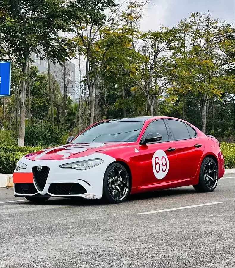 2017 Alfa Romeo Giulia 2.0T 280HP L4 8AT
