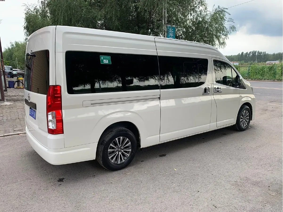 2011 Toyota Hiace 2.7L 154HP L4 4AT,autocango,china used car exporter,china ev exporter,chinese used car exporter,chinese used ev exporter