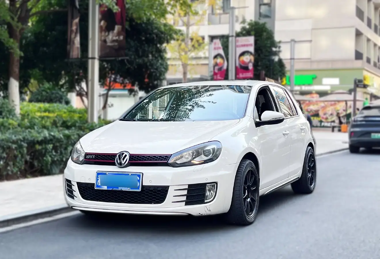 2012 Volkswagen GolfGTI 2.0T 200HP L4 6DCT