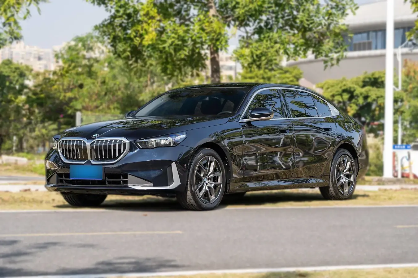 2024 BMW 5 Series 2.0T 258HP L4 8AT