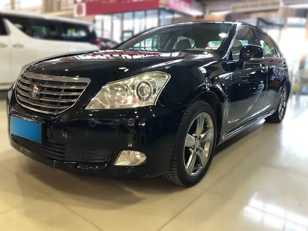 2010 Toyota Crown 4.3L 283HP V8 6AT