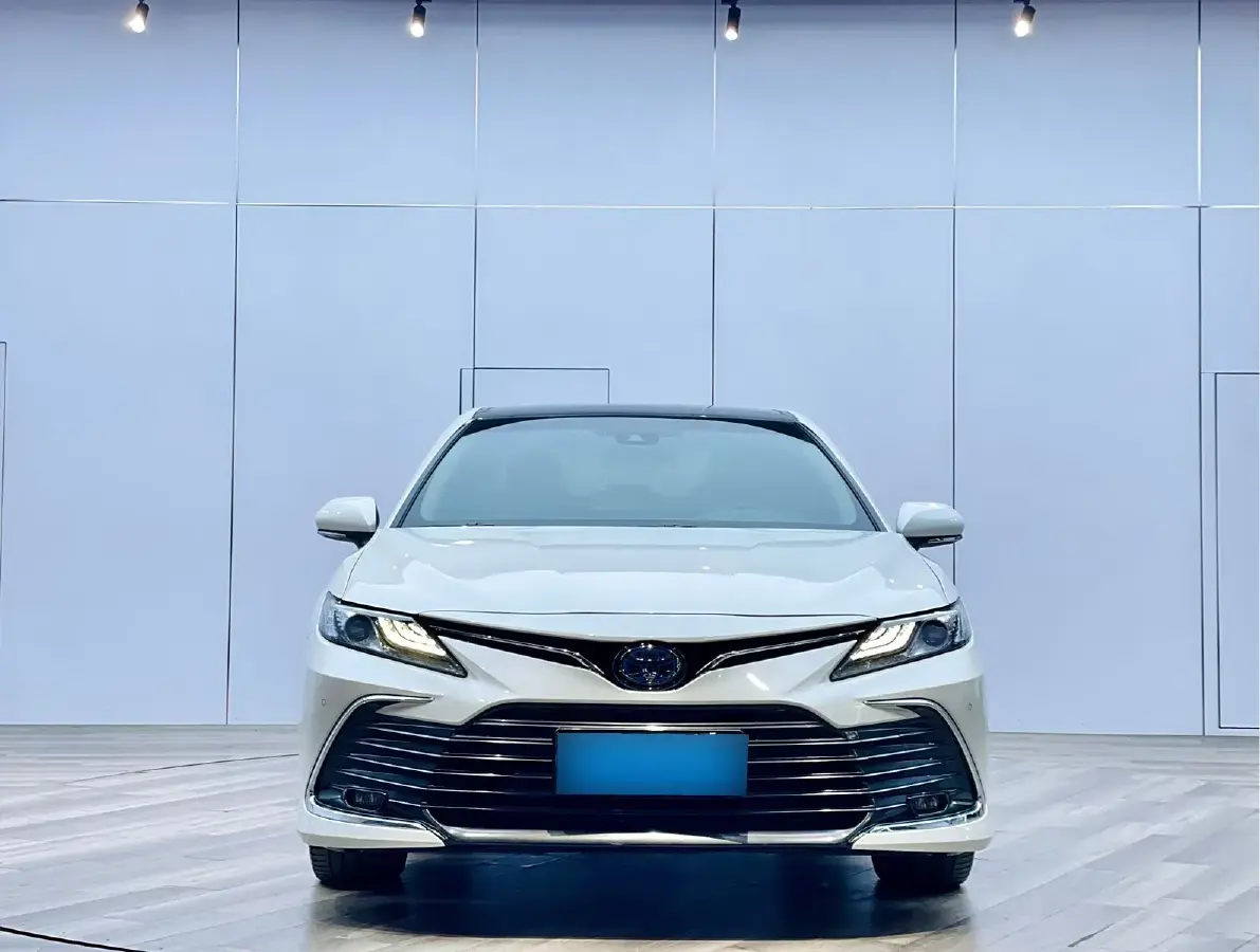 2021 Toyota Camry 2.5L 178HP L4 E-CVT Hybrid