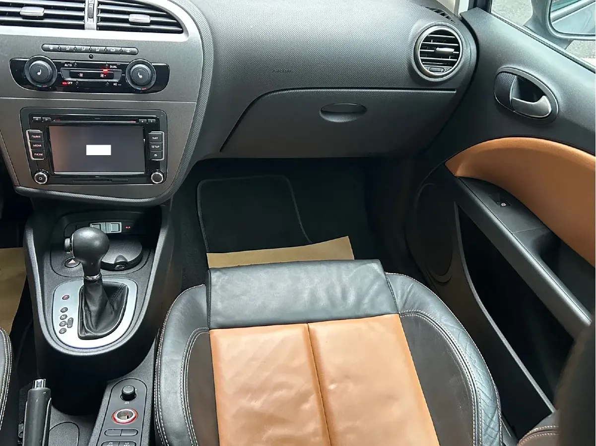 2012 Seat Leon 1.8T 160HP L4 7DCT,autocango,china used car exporter,china ev exporter,chinese used car exporter,chinese used ev exporter