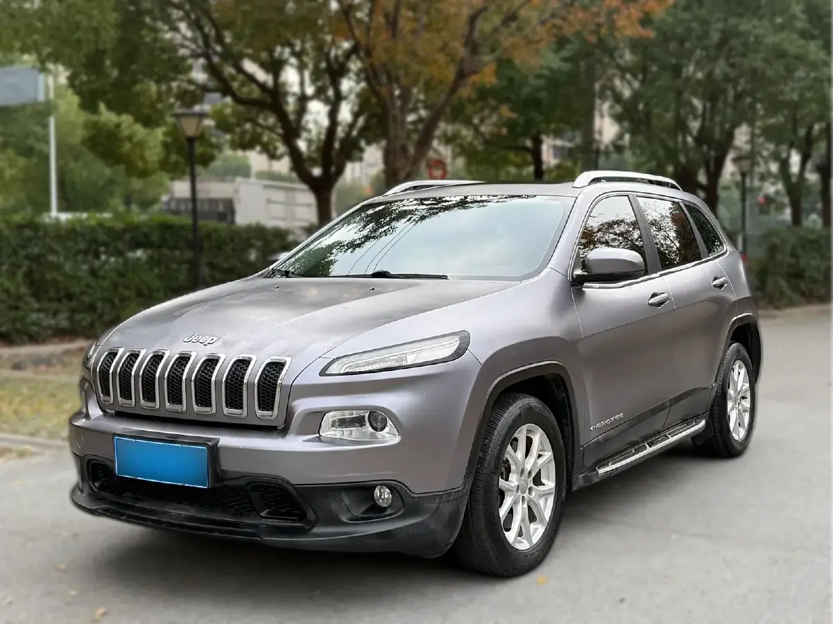 2016 Jeep Cherokee 2.4L 175HP L4 9AT
