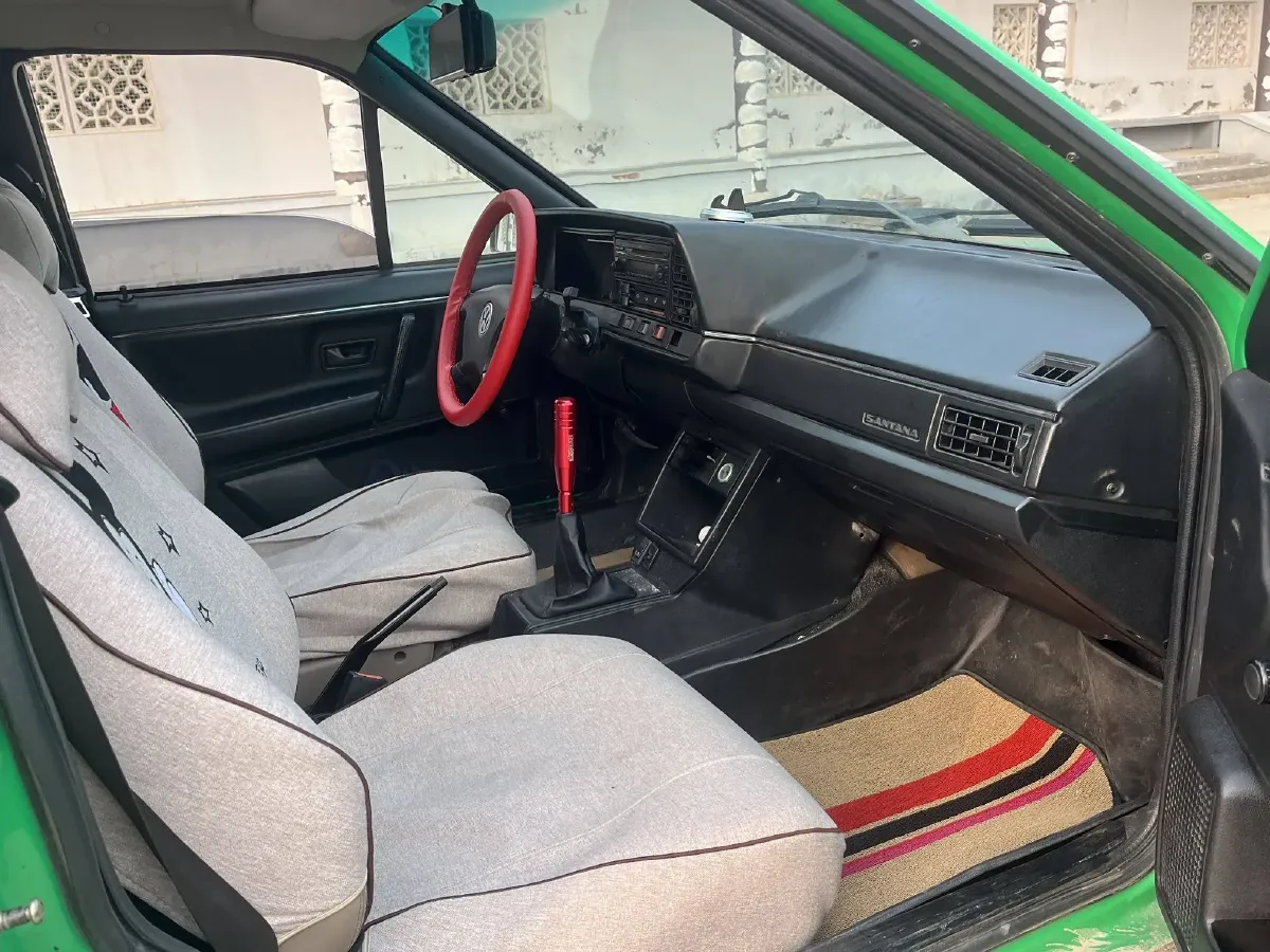 2004 Volkswagen Santana Classic 1.6L 87HP L4 5MT,autocango,china used car exporter,china ev exporter,chinese used car exporter,chinese used ev exporter