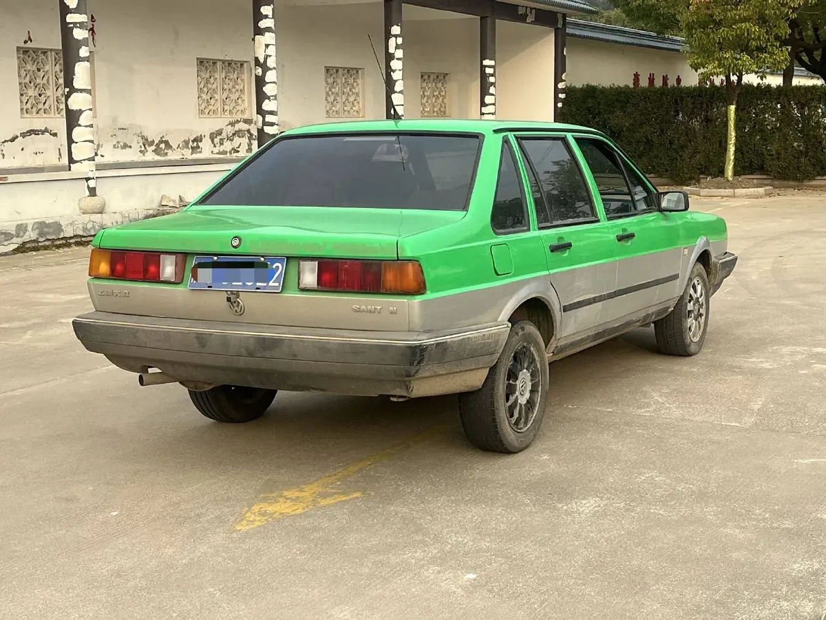 2004 Volkswagen Santana Classic 1.6L 87HP L4 5MT,autocango,china used car exporter,china ev exporter,chinese used car exporter,chinese used ev exporter