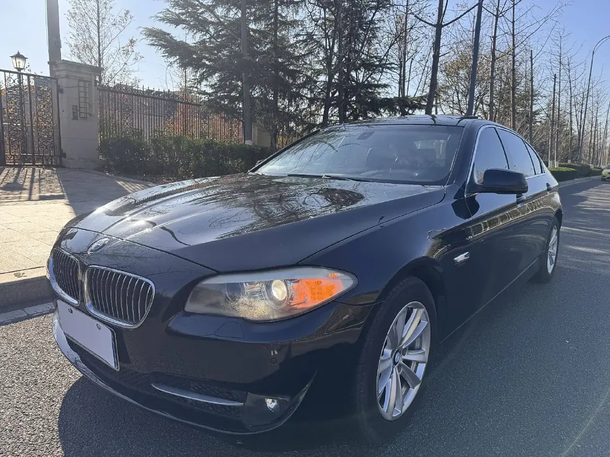2011 BMW 5 Series 3.0L 258HP L6 8AT