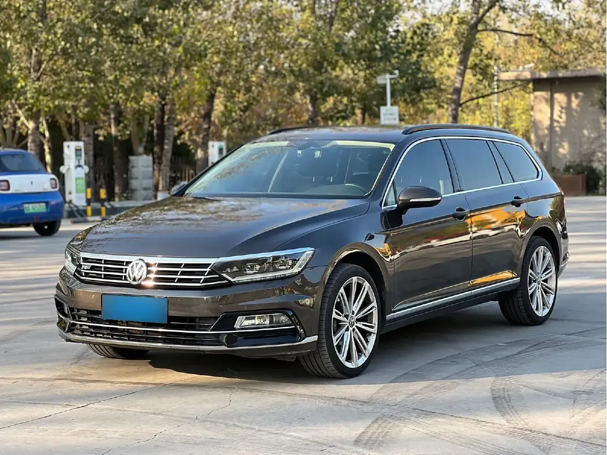 2018 Volkswagen Alltrack 2.0T 220HP L4 6DCT