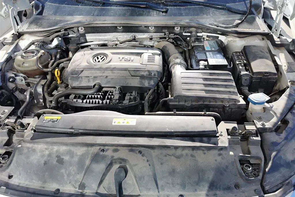 2021 Volkswagen CC 2.0T 220HP L4 7DCT,autocango,china used car exporter,china ev exporter,chinese used car exporter,chinese used ev exporter