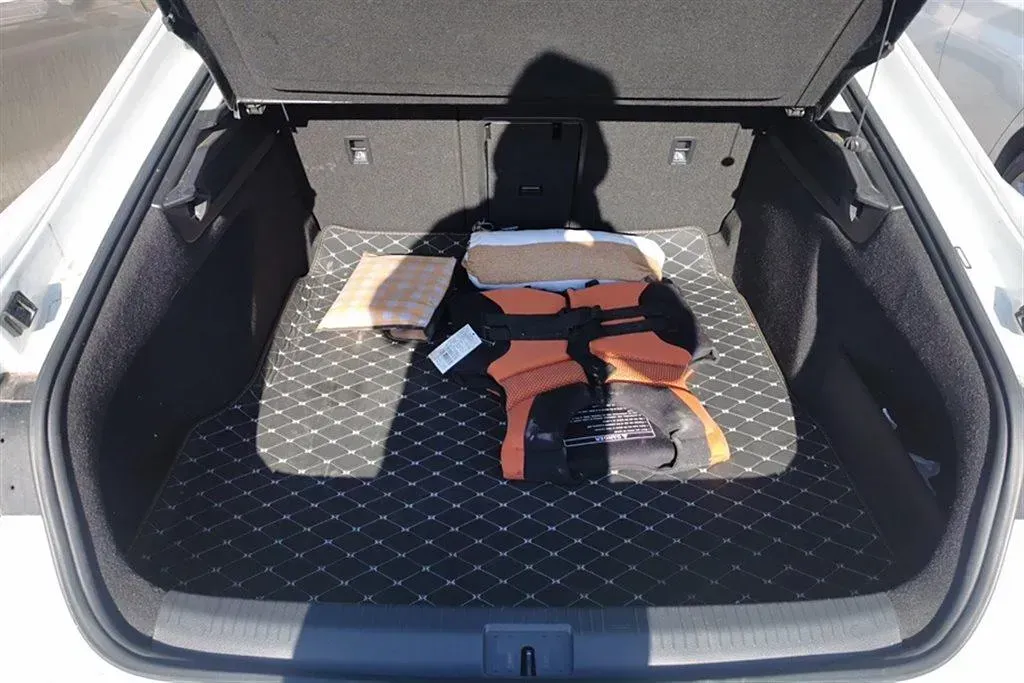 2021 Volkswagen CC 2.0T 220HP L4 7DCT,autocango,china used car exporter,china ev exporter,chinese used car exporter,chinese used ev exporter