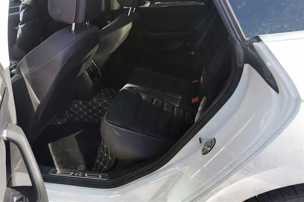 2021 Volkswagen CC 2.0T 220HP L4 7DCT,autocango,china used car exporter,china ev exporter,chinese used car exporter,chinese used ev exporter