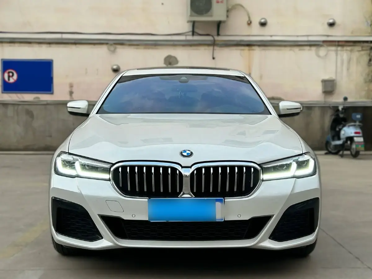 2022 BMW 5 Series 2.0T 184HP L4 8AT