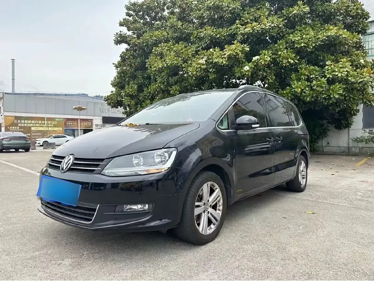 2016 Volkswagen Sharan 2.0T 220HP L4 6DCT