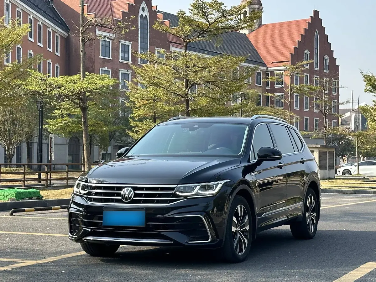 2022 Volkswagen Tiguan L 2.0T 220HP L4 7DCT