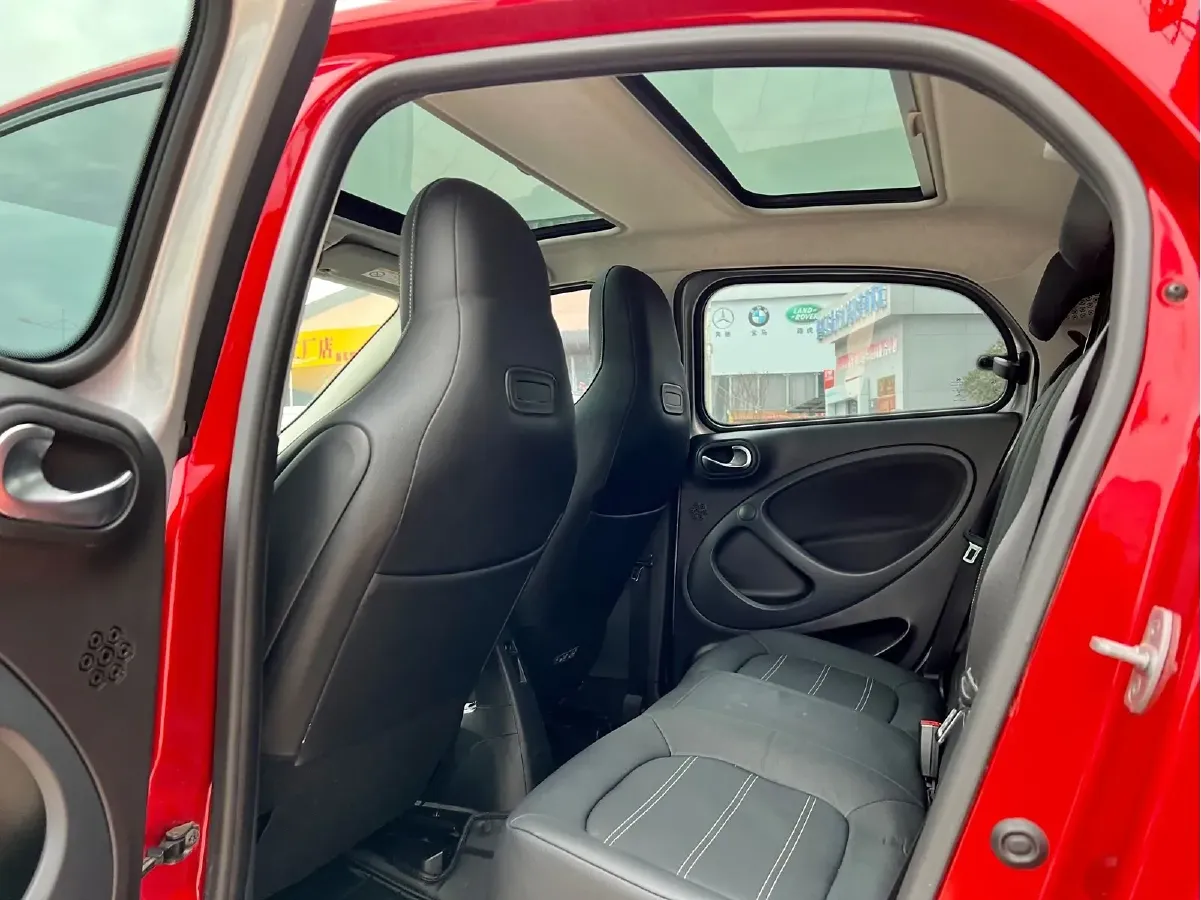 2016 Smart smart forfour 0.9T 90HP L3 6DCT,autocango,china used car exporter,china ev exporter,chinese used car exporter,chinese used ev exporter