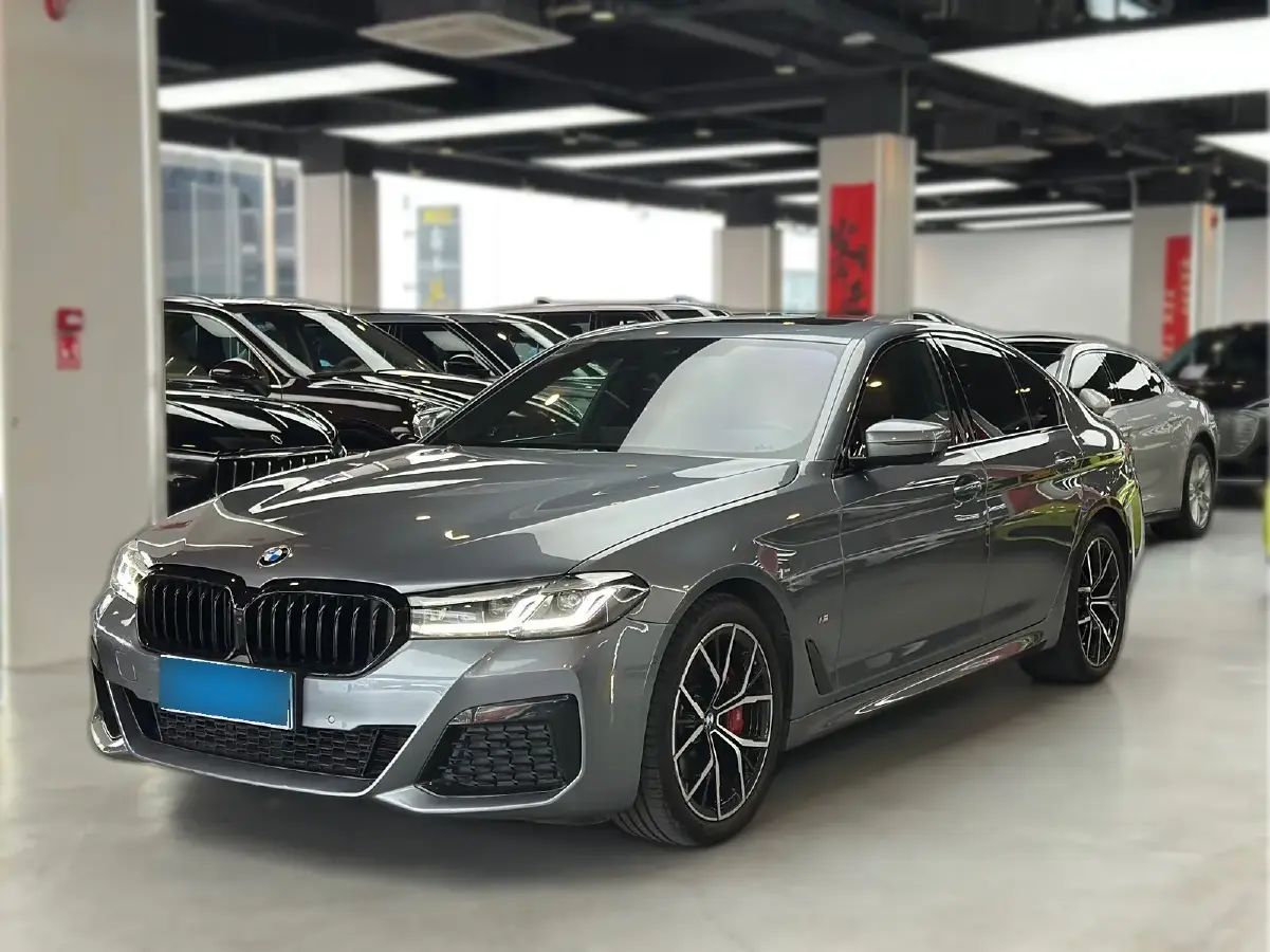 2022 BMW 5 Series 3.0T 340HP L6 8AT