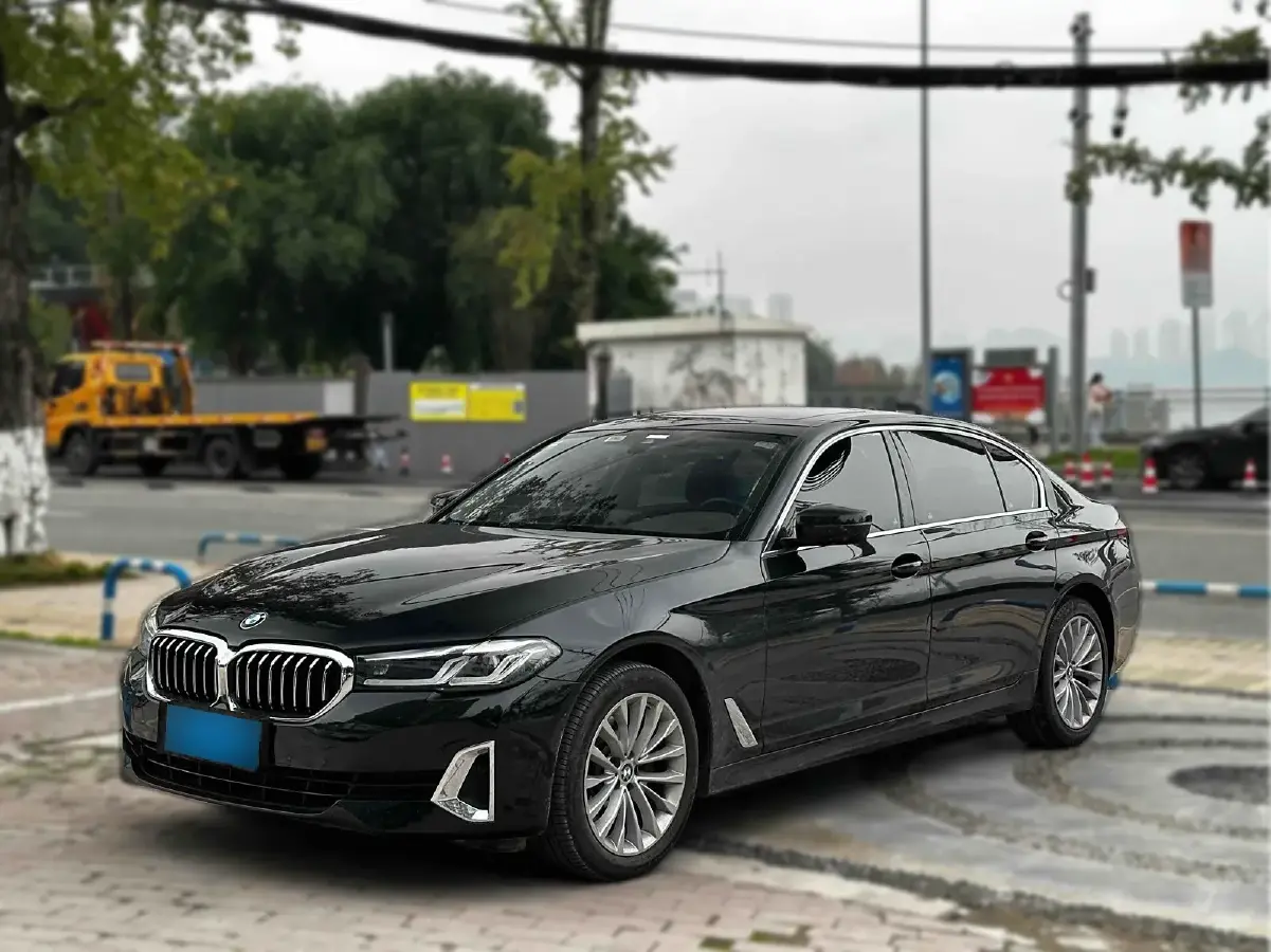 2022 BMW 5 Series 2.0T 184HP L4 8AT