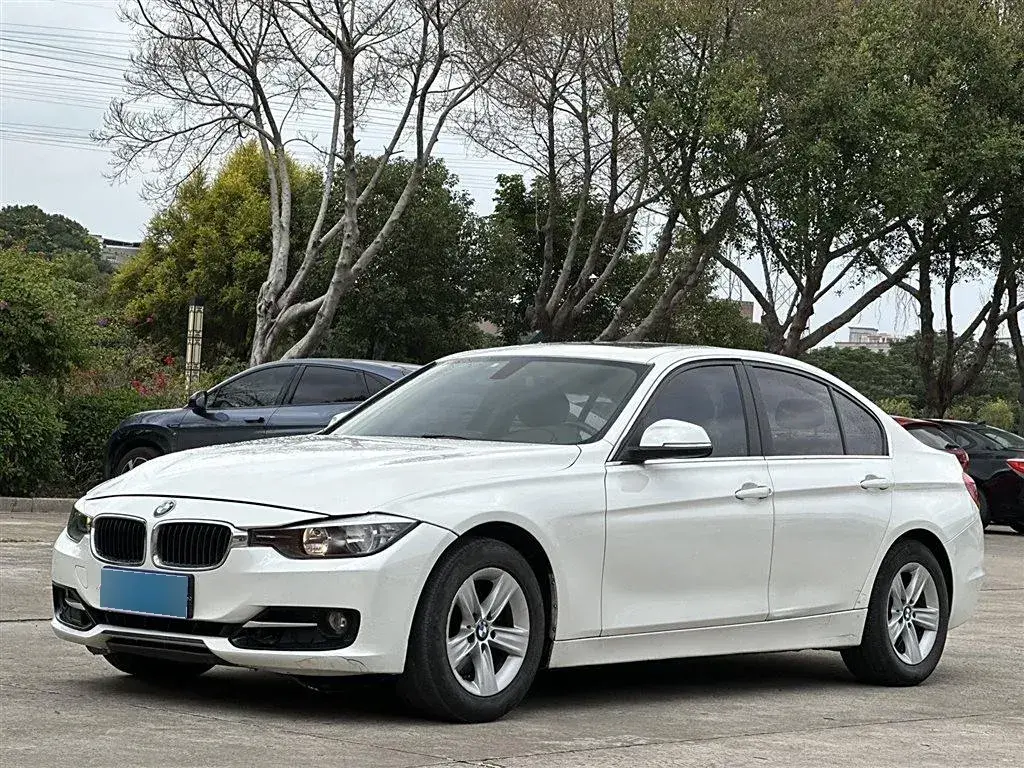 2014 BMW 3 Series 2.0T 184HP L4 8AT