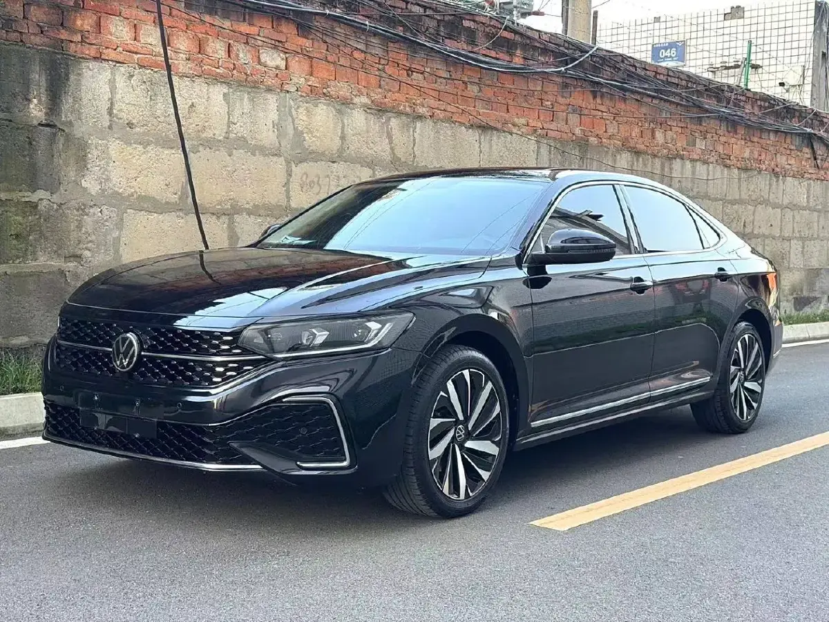 2022 Volkswagen Passat 2.0T 186HP L4 7DCT
