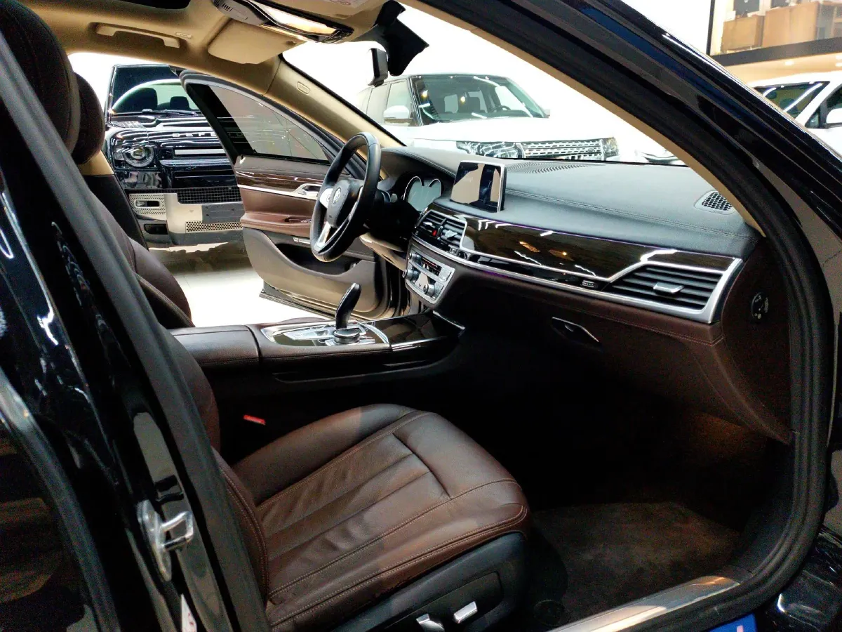 2018 BMW 7 Series 2.0T 258HP L4 8AT,autocango,china used car exporter,china ev exporter,chinese used car exporter,chinese used ev exporter