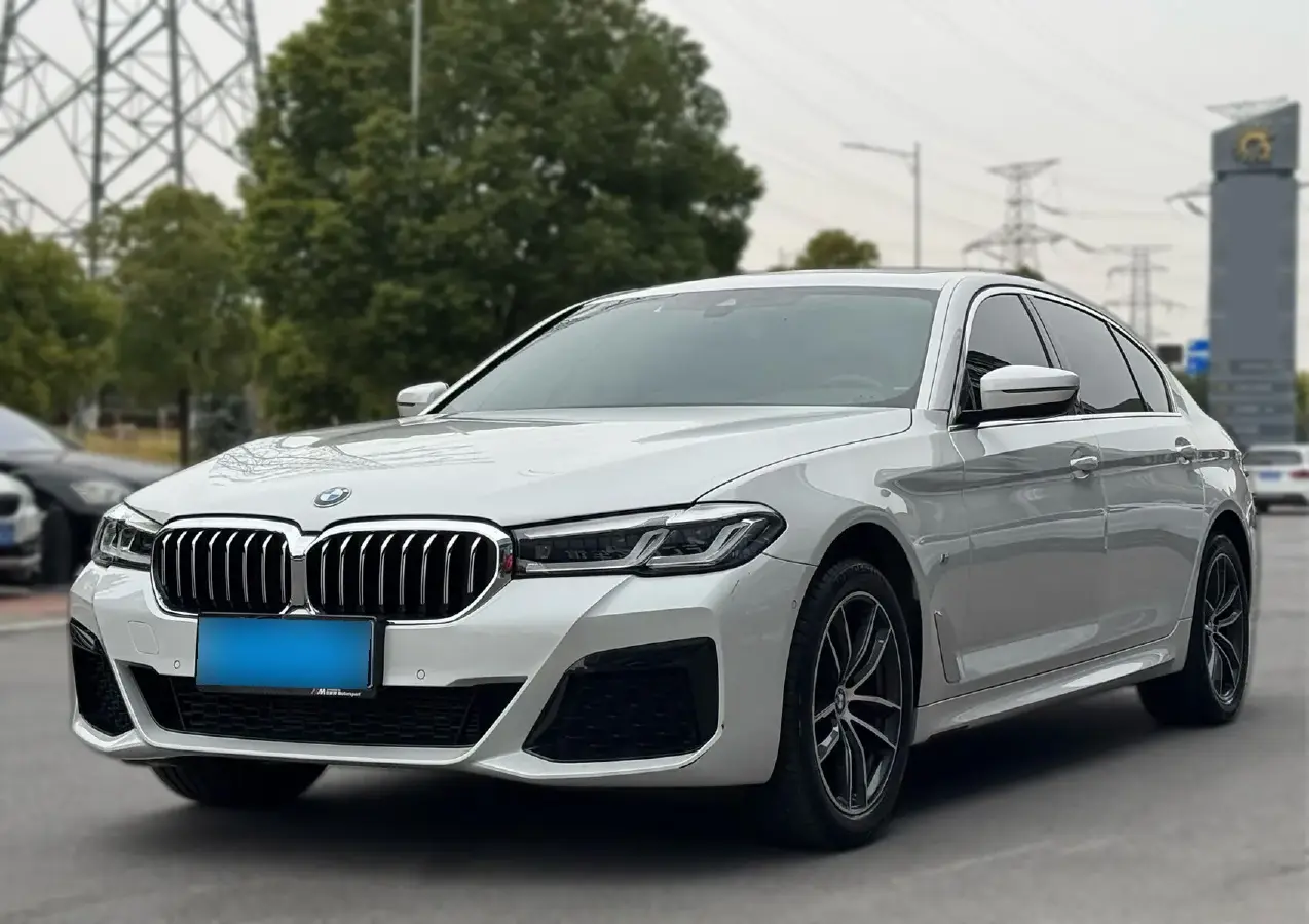 2022 BMW 5 Series 2.0T 184HP L4 8AT