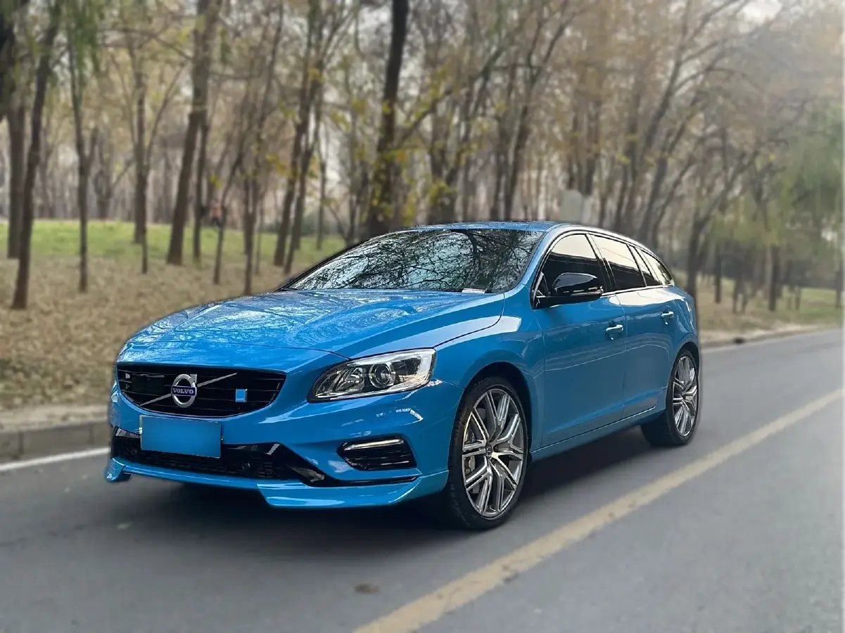 2017 Volvo V60 2.0T 367HP L4 8AT