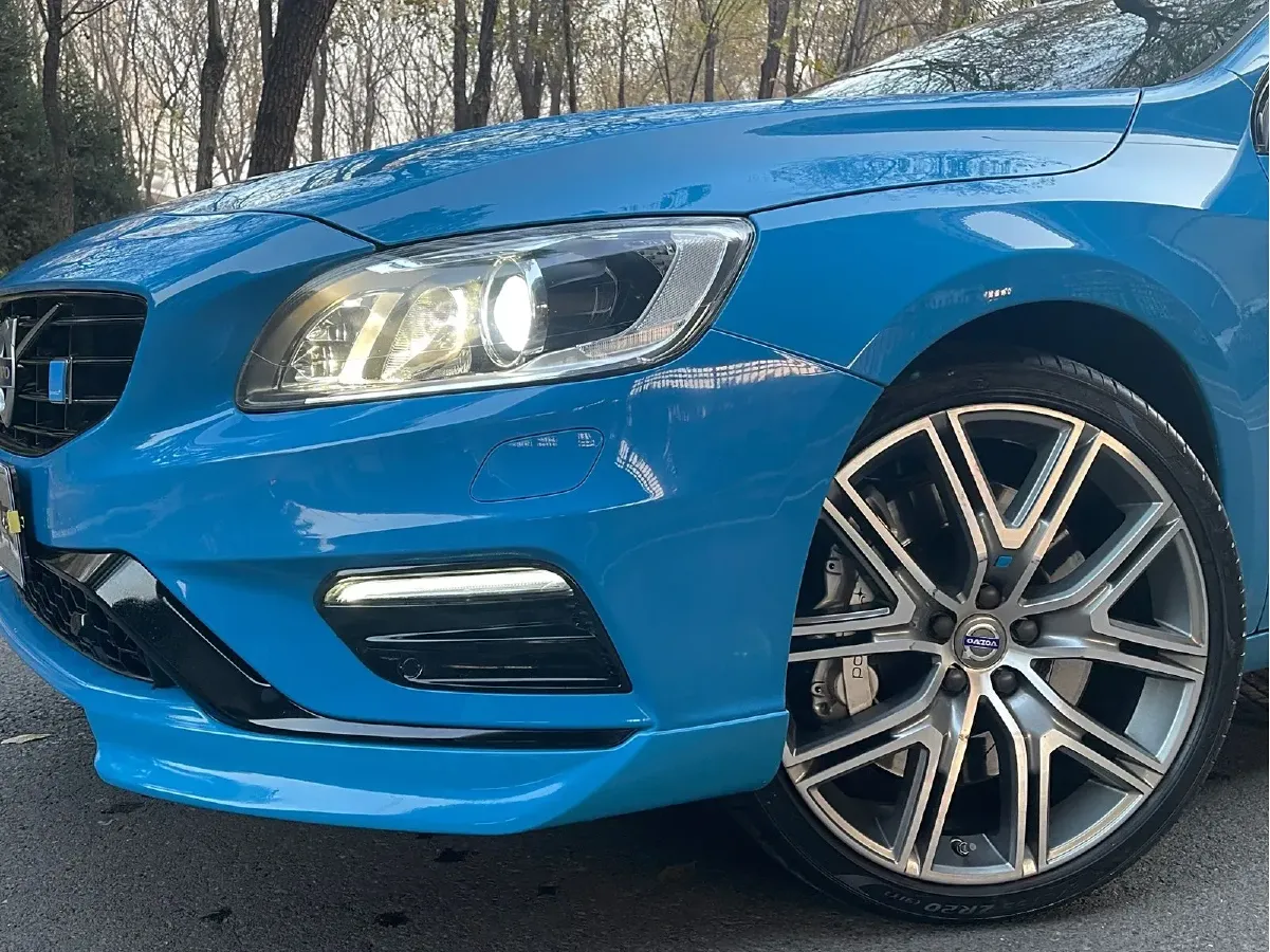 2017 Volvo V60 2.0T 367HP L4 8AT,autocango,china used car exporter,china ev exporter,chinese used car exporter,chinese used ev exporter