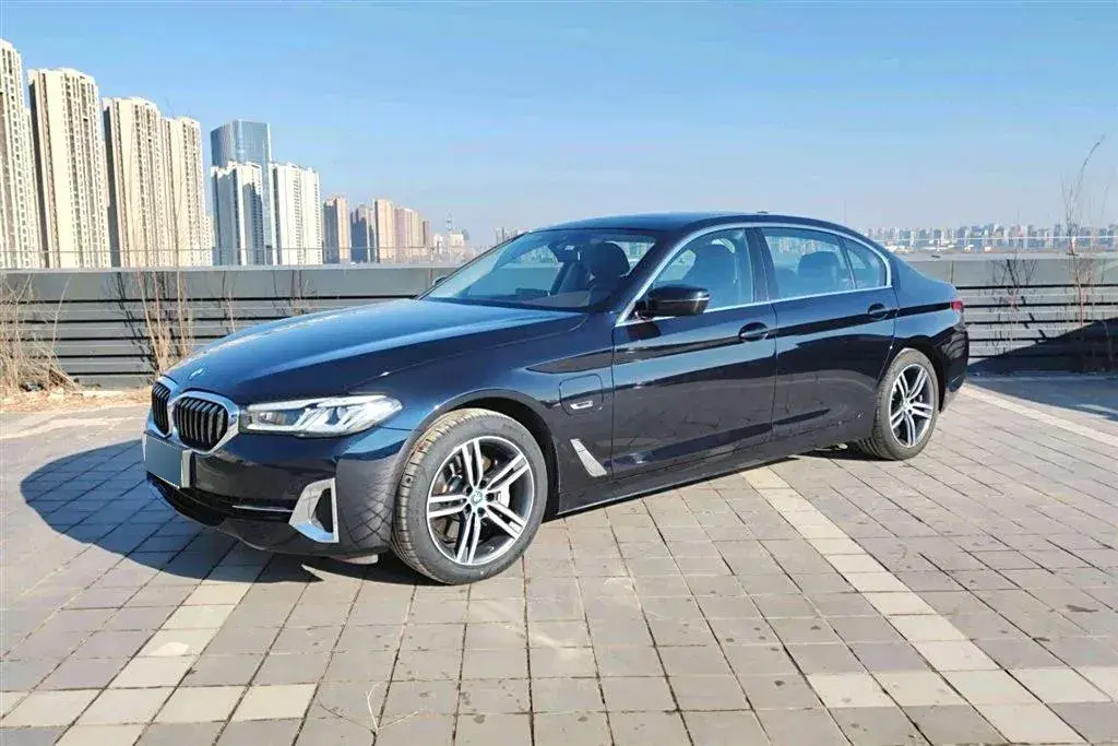 2022 BMW 5 Series 2.0T 184HP L4 8AT PHEV 17.7KWH