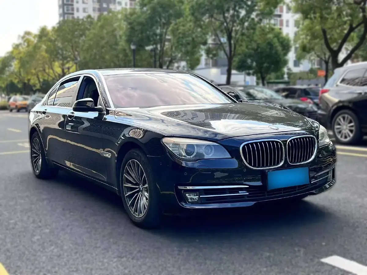 2013 BMW 7 Series 3.0T 320HP L6 8AT