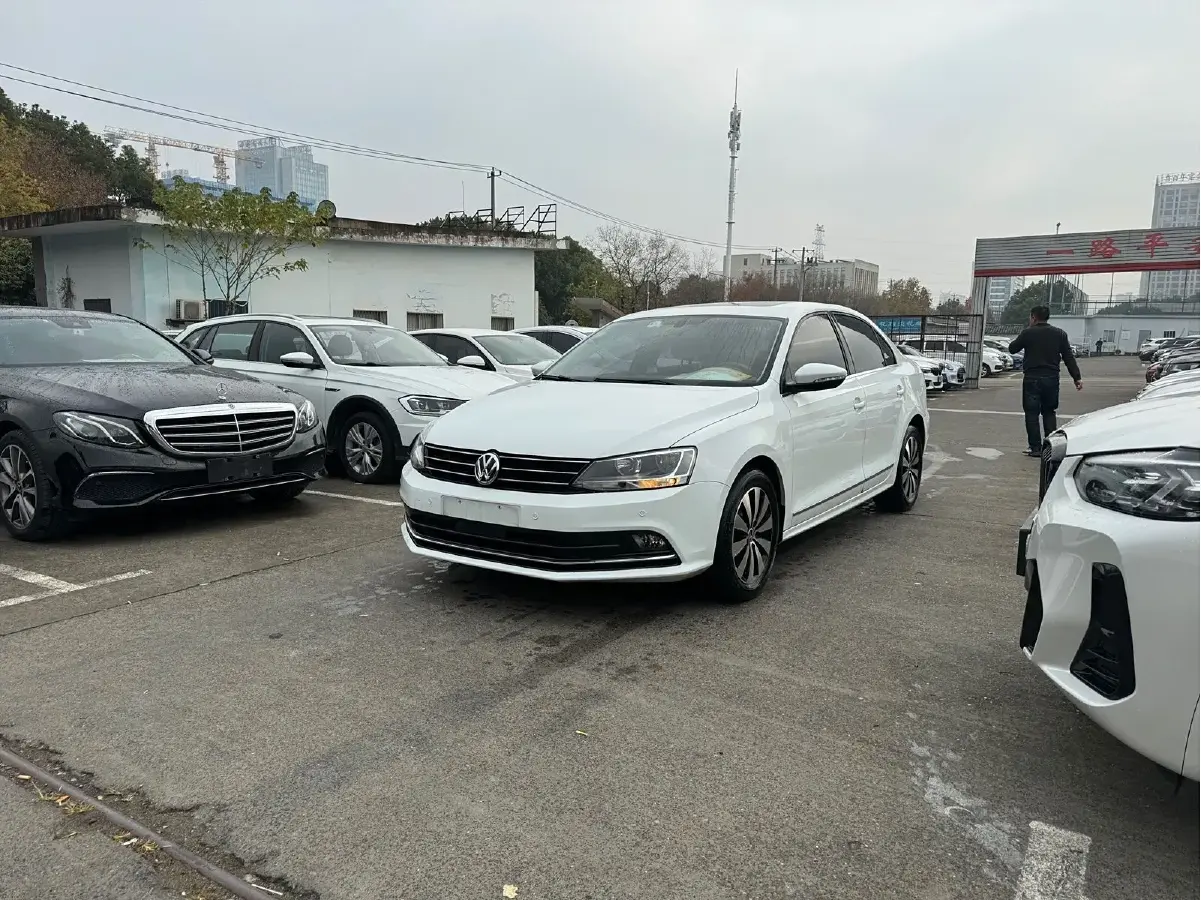 2018 Volkswagen Sagitar 1.2T 110HP L4 7DCT