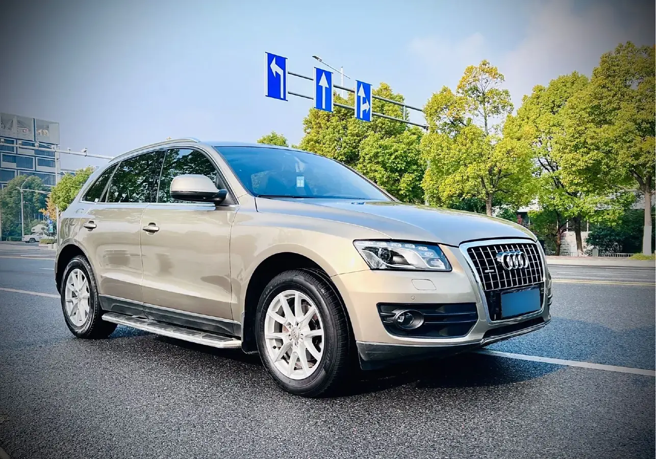 2012 Audi Q5 2.0T 211HP L4 8AT
