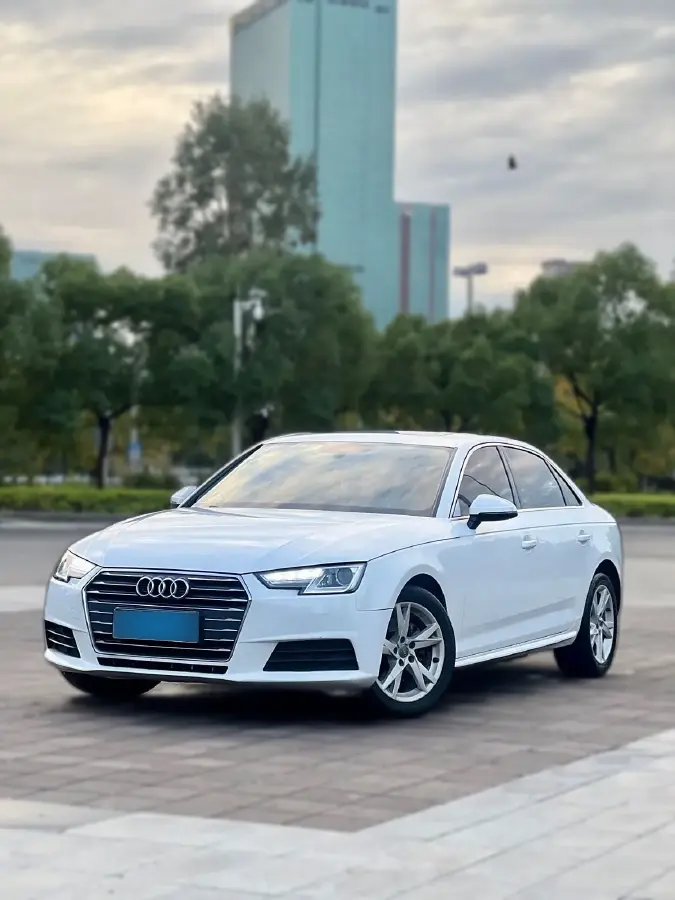 2017 Audi A4L 2.0T 190HP L4 7DCT