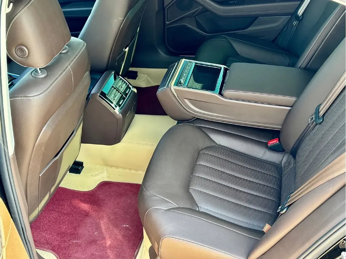 2021 Volkswagen Phideon 2.0T 224HP L4 7DCT,autocango,china used car exporter,china ev exporter,chinese used car exporter,chinese used ev exporter