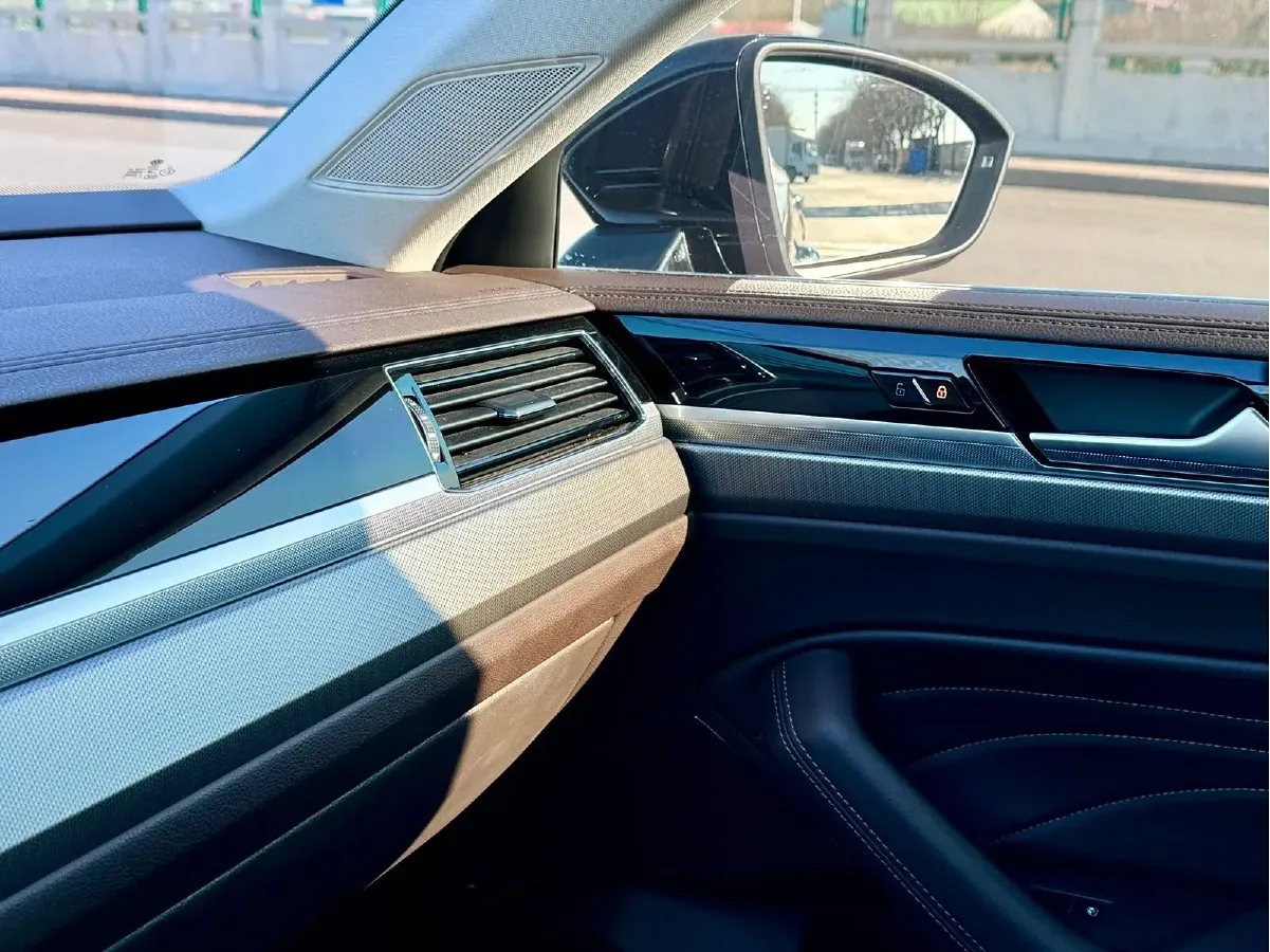 2021 Volkswagen Phideon 2.0T 224HP L4 7DCT,autocango,china used car exporter,china ev exporter,chinese used car exporter,chinese used ev exporter