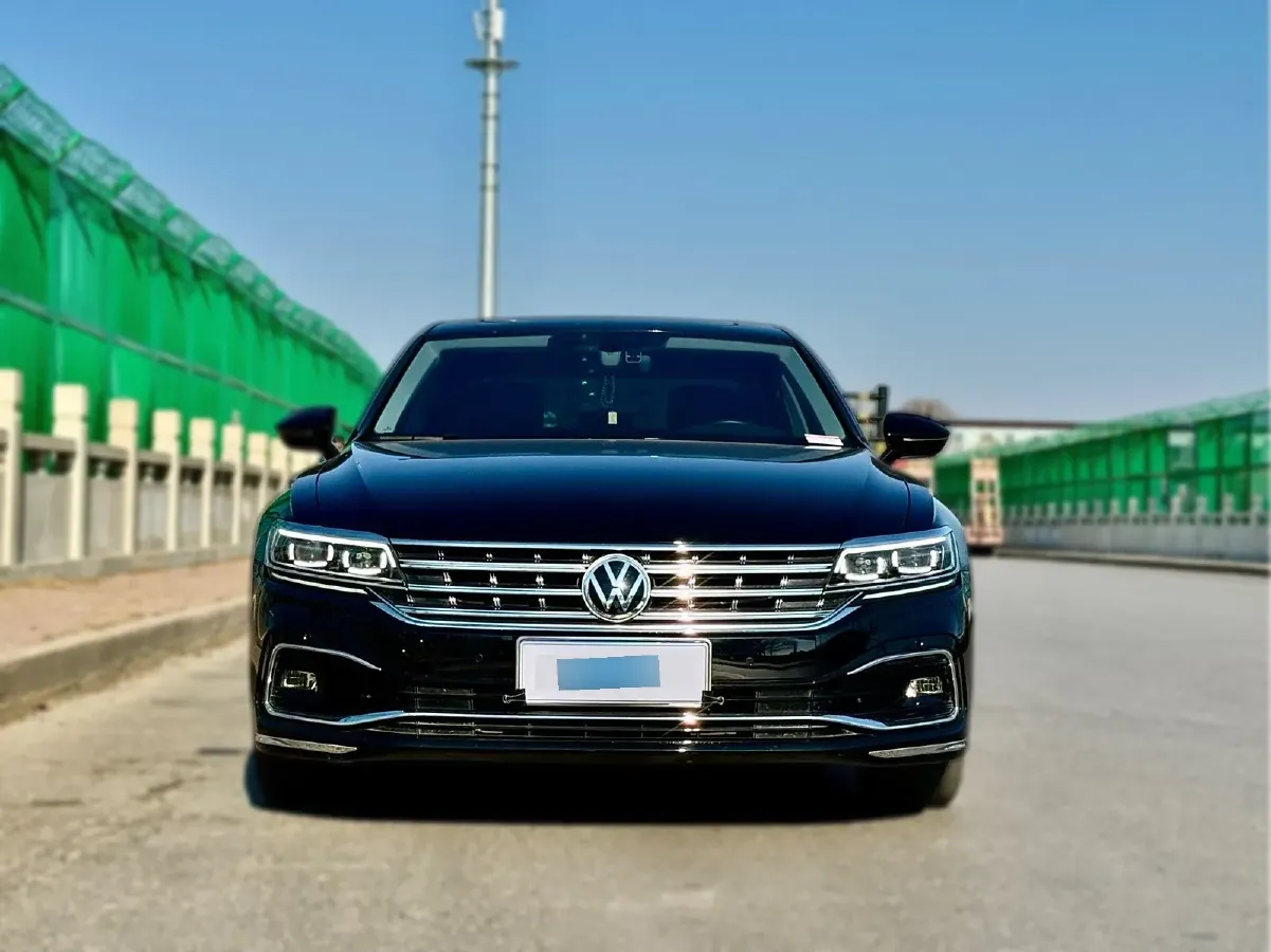 2021 Volkswagen Phideon 2.0T 224HP L4 7DCT,autocango,china used car exporter,china ev exporter,chinese used car exporter,chinese used ev exporter