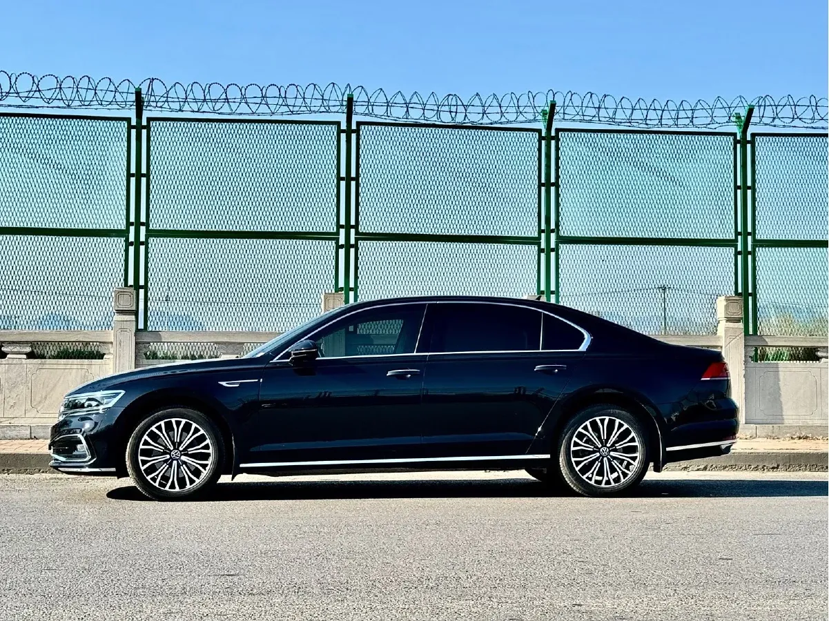 2021 Volkswagen Phideon 2.0T 224HP L4 7DCT,autocango,china used car exporter,china ev exporter,chinese used car exporter,chinese used ev exporter