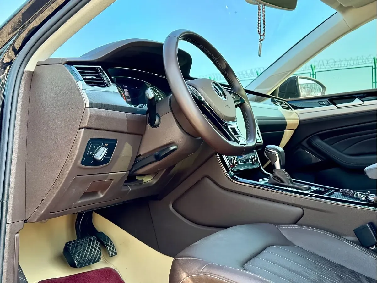 2021 Volkswagen Phideon 2.0T 224HP L4 7DCT,autocango,china used car exporter,china ev exporter,chinese used car exporter,chinese used ev exporter