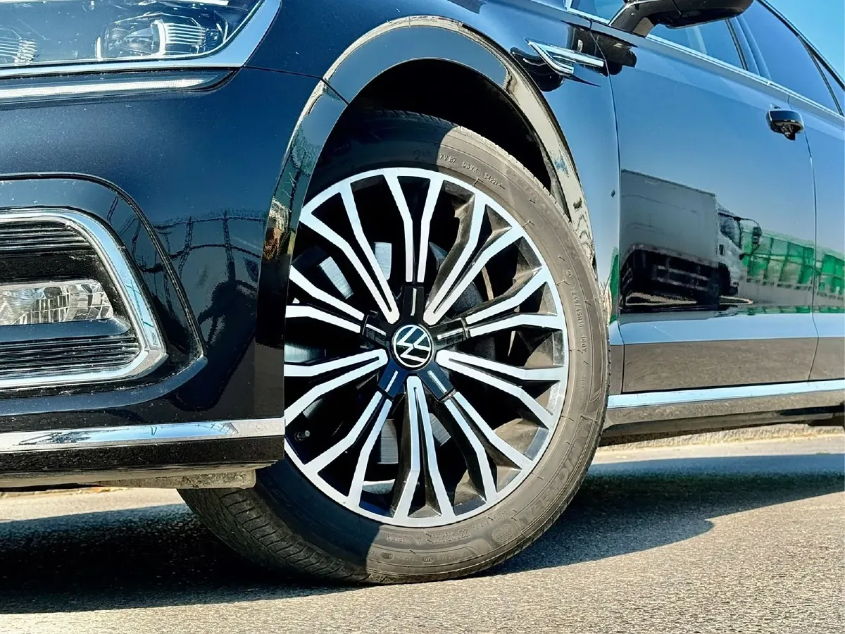 2021 Volkswagen Phideon 2.0T 224HP L4 7DCT,autocango,china used car exporter,china ev exporter,chinese used car exporter,chinese used ev exporter