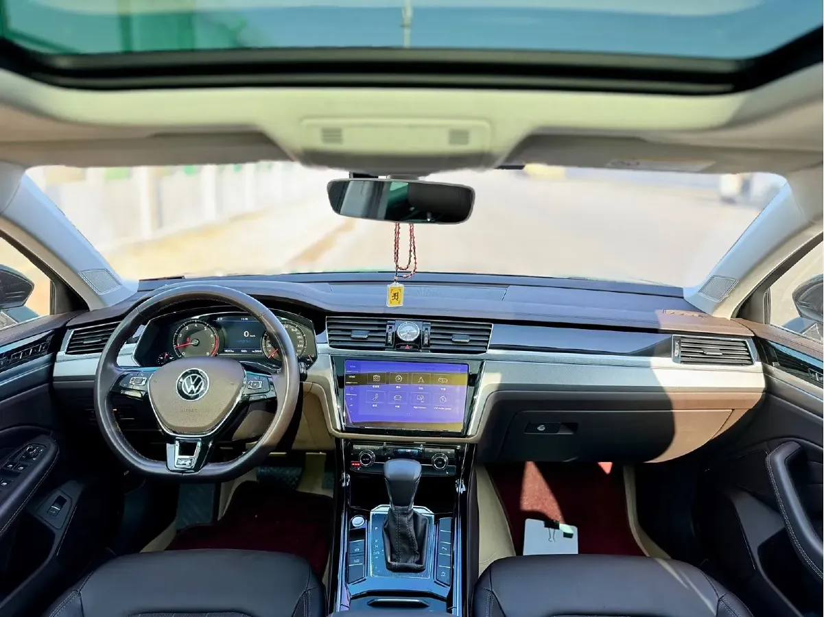 2021 Volkswagen Phideon 2.0T 224HP L4 7DCT,autocango,china used car exporter,china ev exporter,chinese used car exporter,chinese used ev exporter