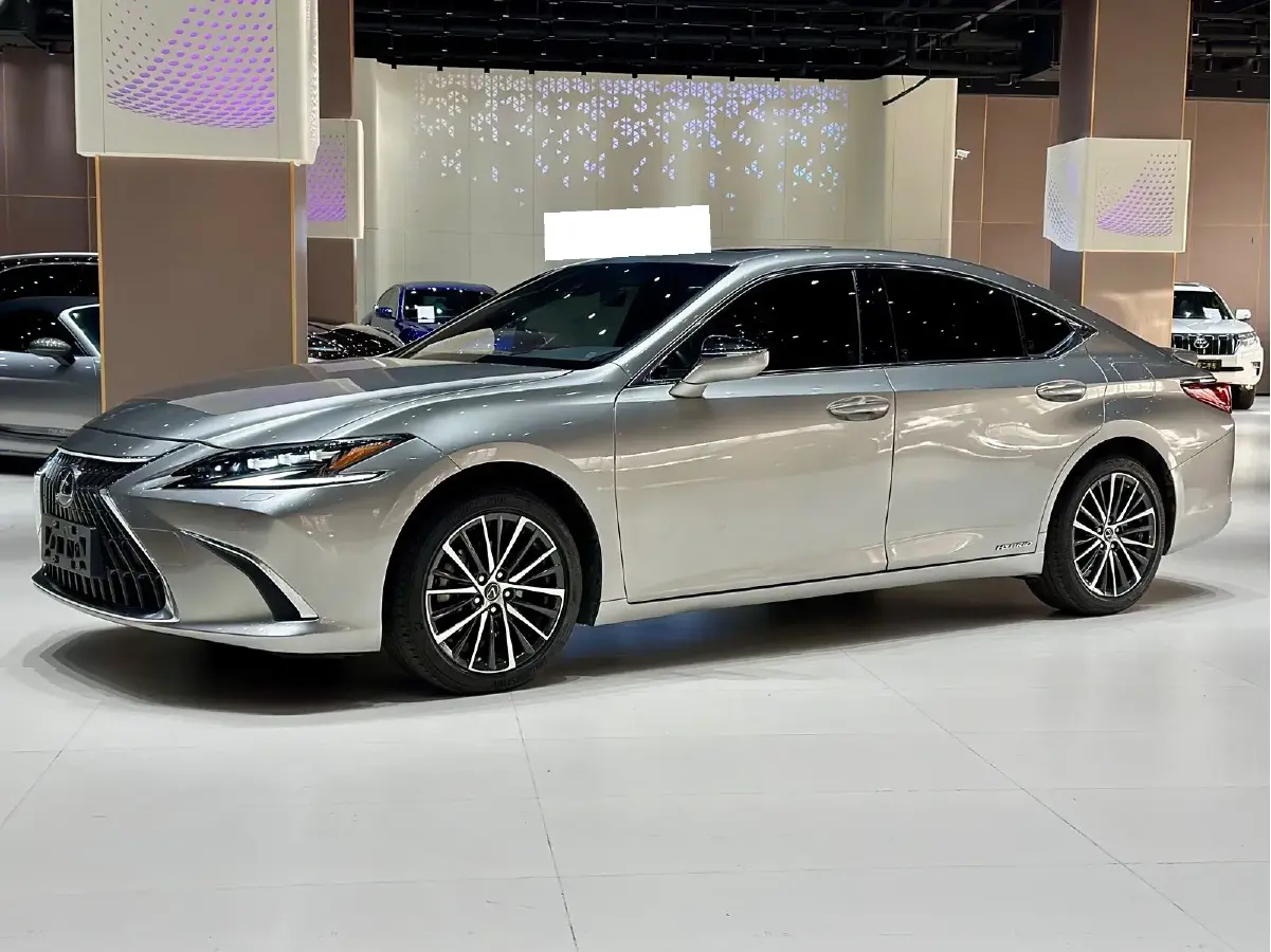 2021 Lexus ES 2.5L 178HP L4 E-CVT Hybrid
