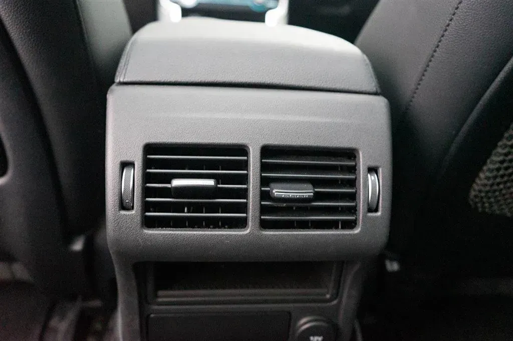 2018 Jaguar XF 2.0T 250HP L4 8AT,autocango,china used car exporter,china ev exporter,chinese used car exporter,chinese used ev exporter