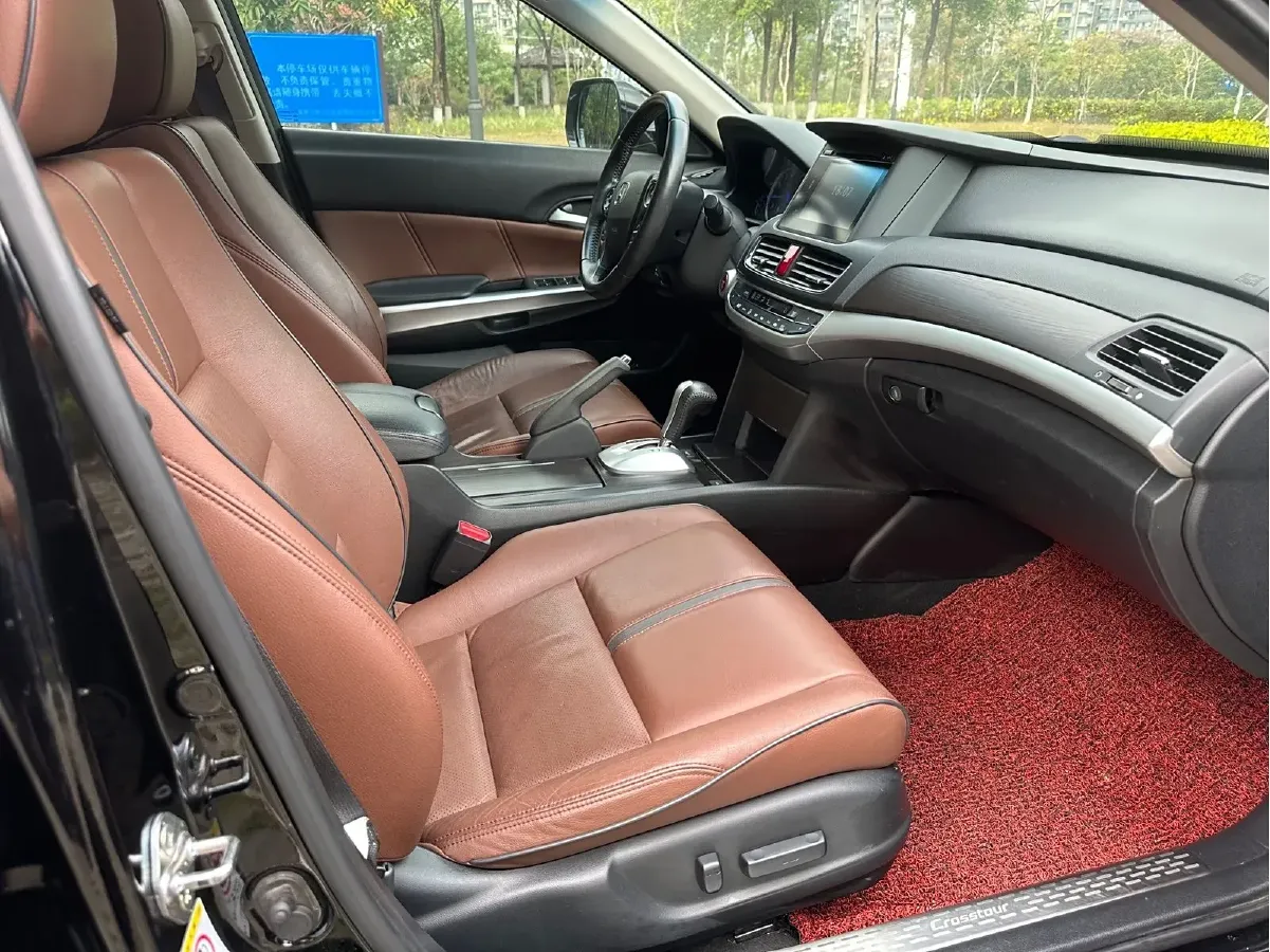 2016 Honda Crosstour 2.4L 197HP L4 5AT,autocango,china used car exporter,china ev exporter,chinese used car exporter,chinese used ev exporter