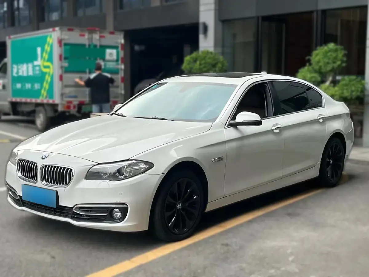 2017 BMW 5 Series 2.0T 245HP L4 8AT