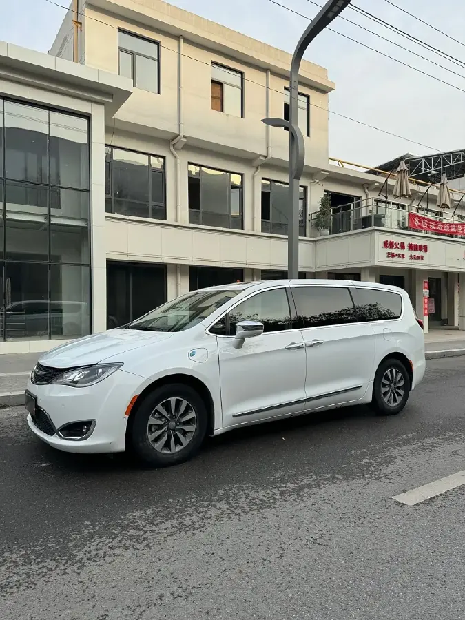 2019 Chrysler Pacifica 3.6L 245HP V6 E-CVT PHEV 16KWH