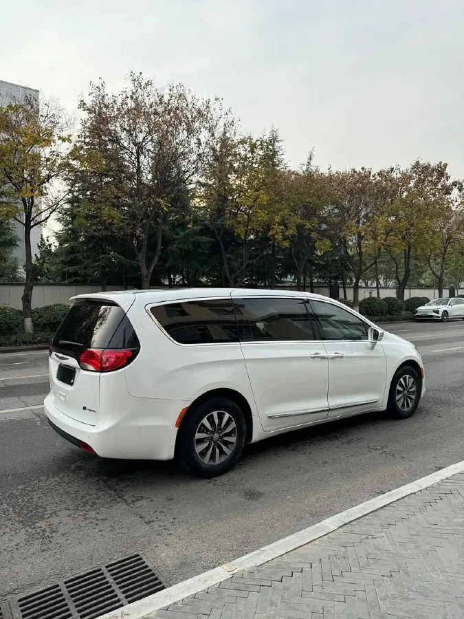 2019 Chrysler Pacifica 3.6L 245HP V6 E-CVT PHEV 16KWH,autocango,china used car exporter,china ev exporter,chinese used car exporter,chinese used ev exporter