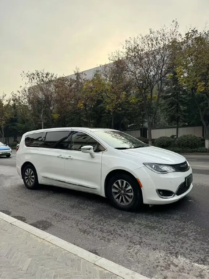 2019 Chrysler Pacifica 3.6L 245HP V6 E-CVT PHEV 16KWH,autocango,china used car exporter,china ev exporter,chinese used car exporter,chinese used ev exporter