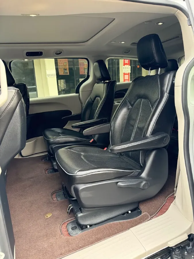 2019 Chrysler Pacifica 3.6L 245HP V6 E-CVT PHEV 16KWH,autocango,china used car exporter,china ev exporter,chinese used car exporter,chinese used ev exporter